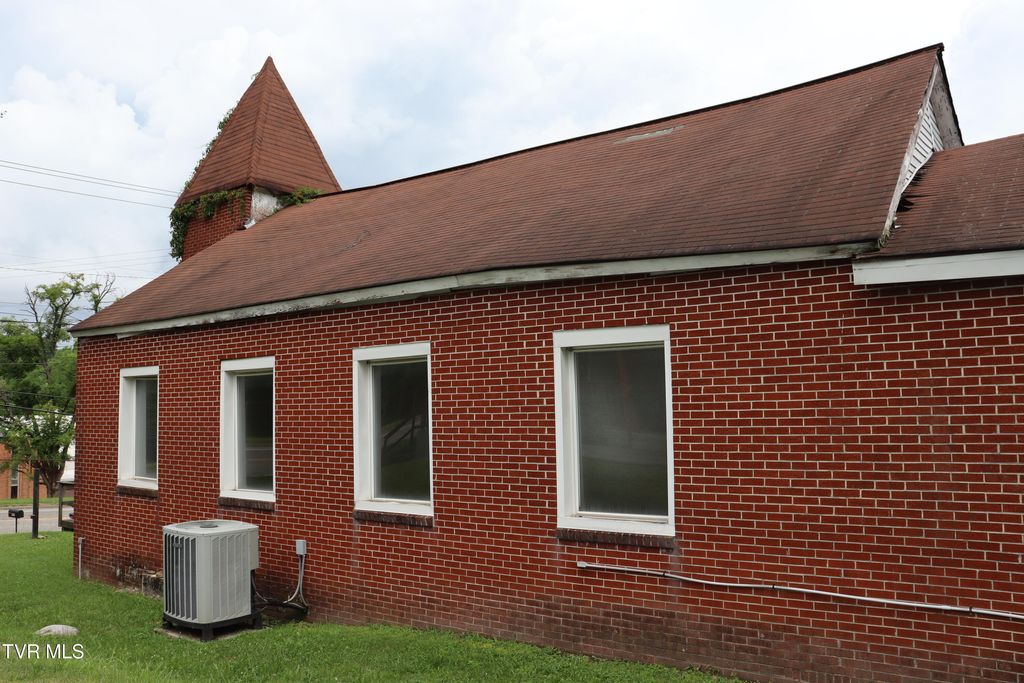 Photo of 313 Kentucky Avenue, Norton, VA 24273 (MLS # 9973294)