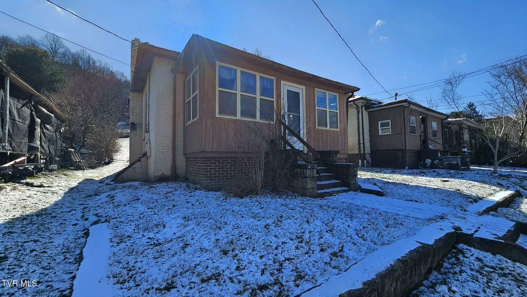 Photo of 521 Kentucky Avenue, Norton, VA 24273 (MLS # 9990643)