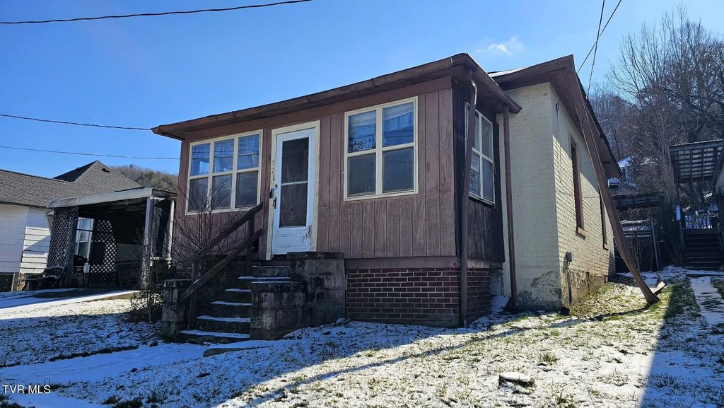 Photo of 521 Kentucky Avenue, Norton, VA 24273 (MLS # 9990643)