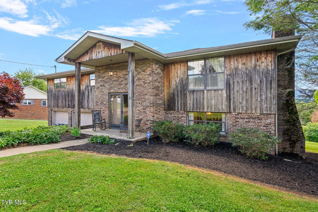 Photo of 1409 Upland Avenue, Greeneville, TN 37743 (MLS # 9996962)