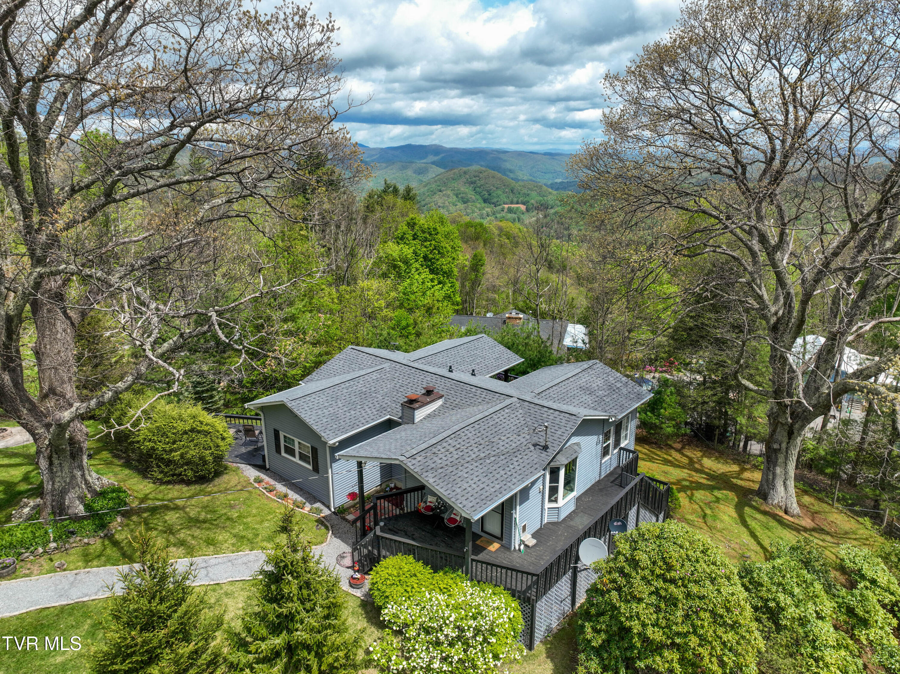 190 Roanwood Road Road, Roan Mountain, Tennessee image 2