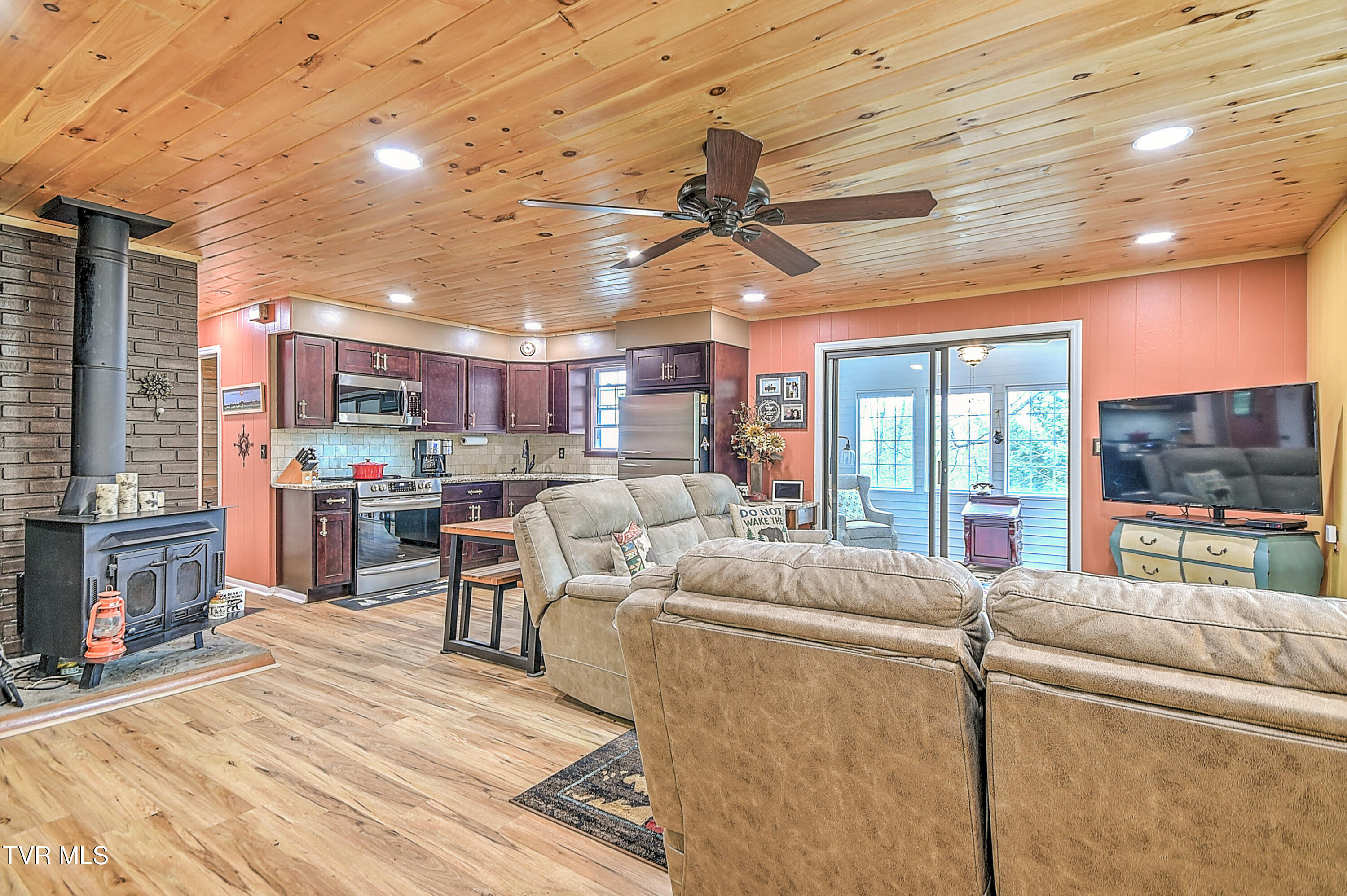 190 Roanwood Road Road, Roan Mountain, Tennessee image 5