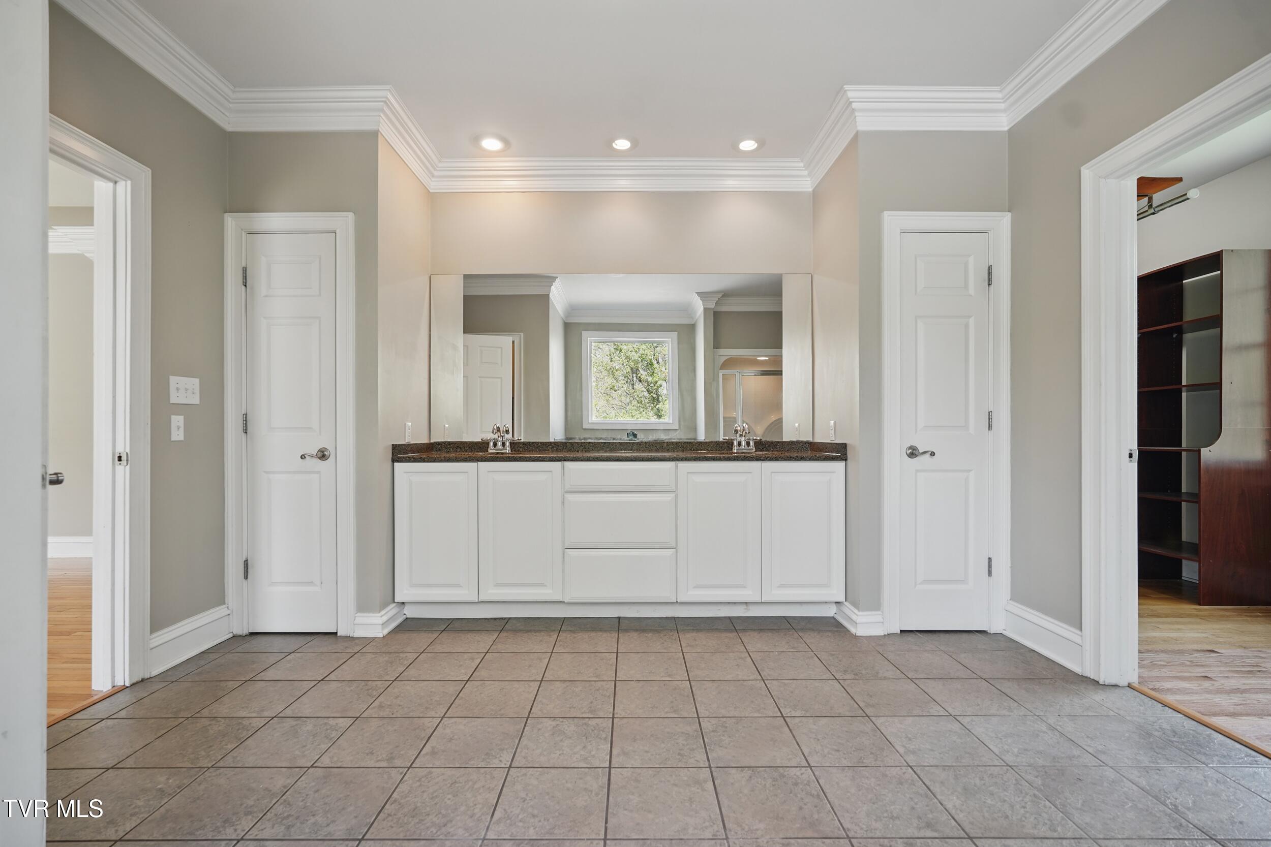 500 Ridge Avenue, Norton, Virginia image 35