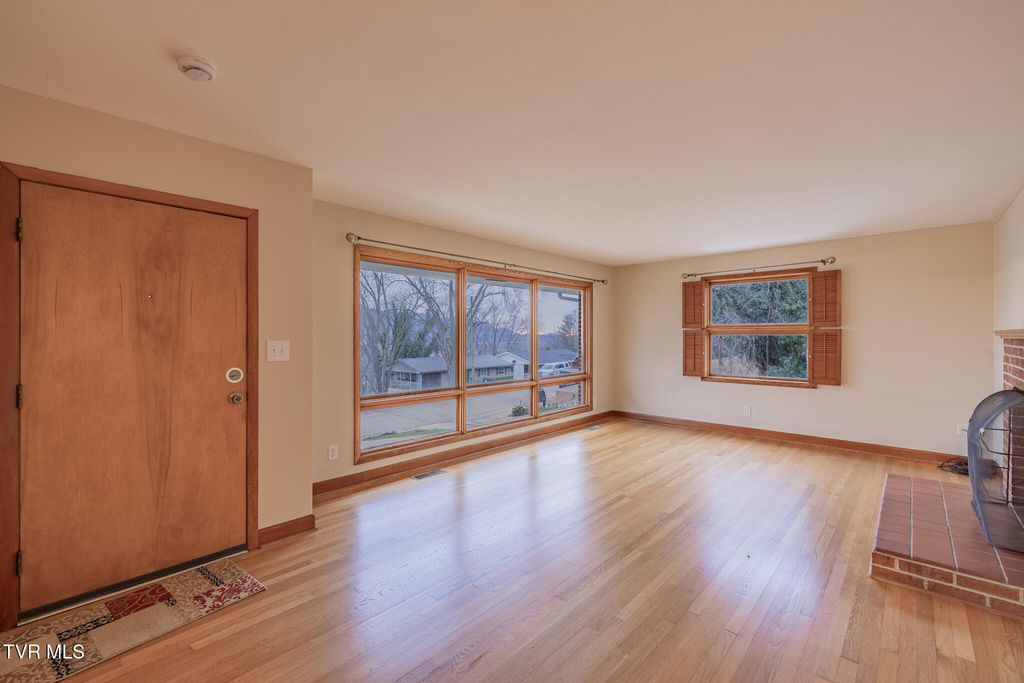 Photo of 532 Bays View Rd Rd, Kingsport, TN 37660 (MLS # 9989419)