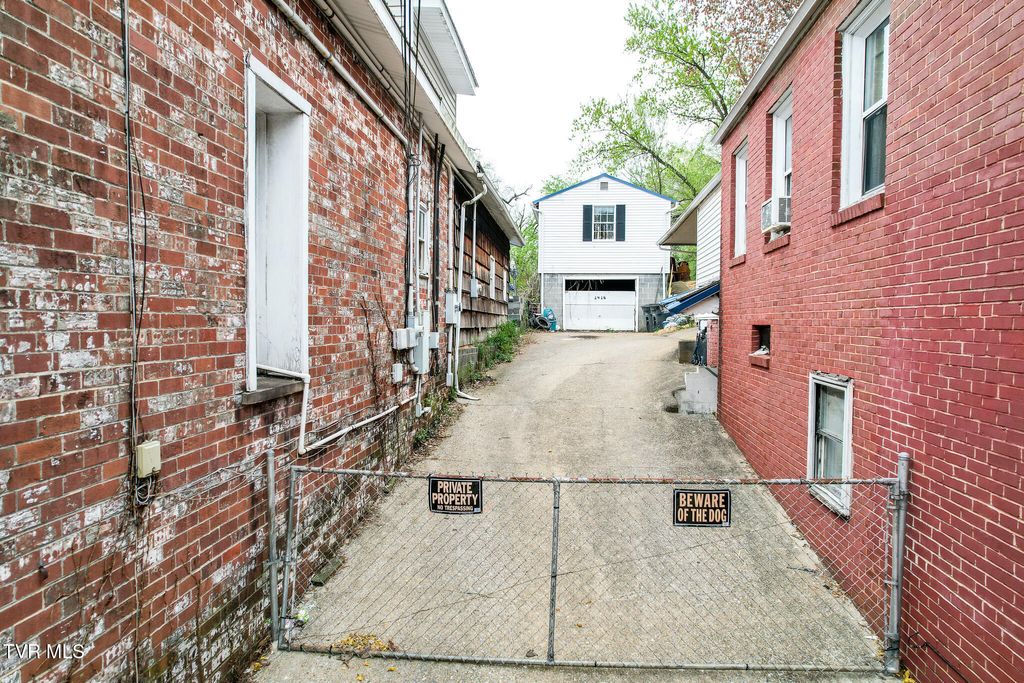Photo of 1416 Lynn Garden Drive, Kingsport, TN 37665 (MLS # 9978398)