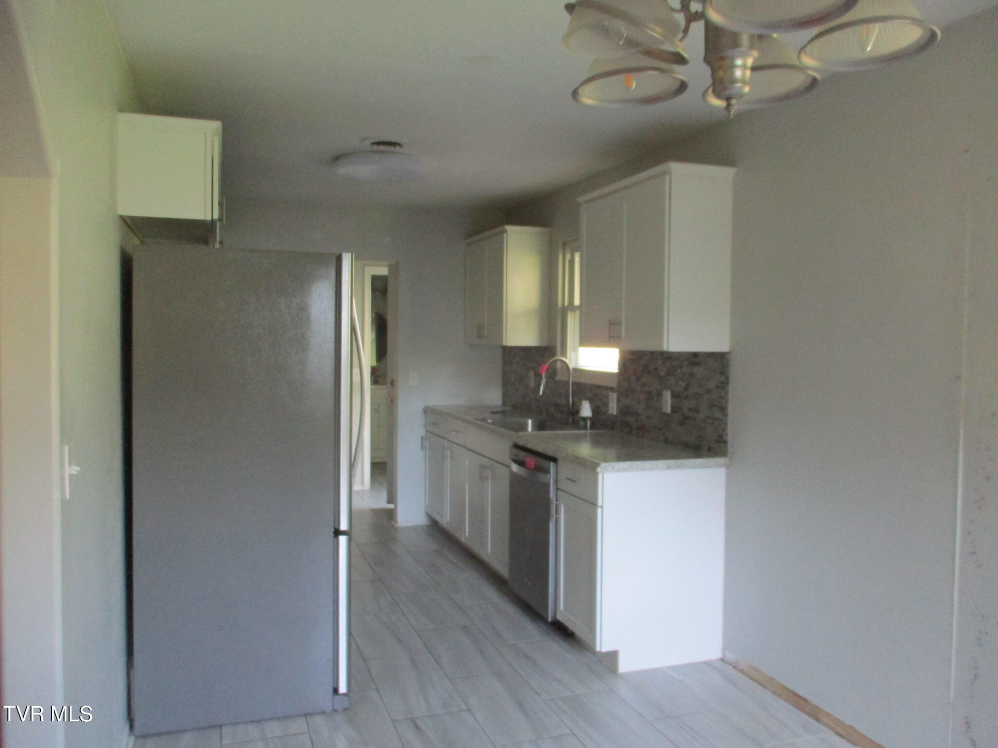 300 Lakeview Circle
