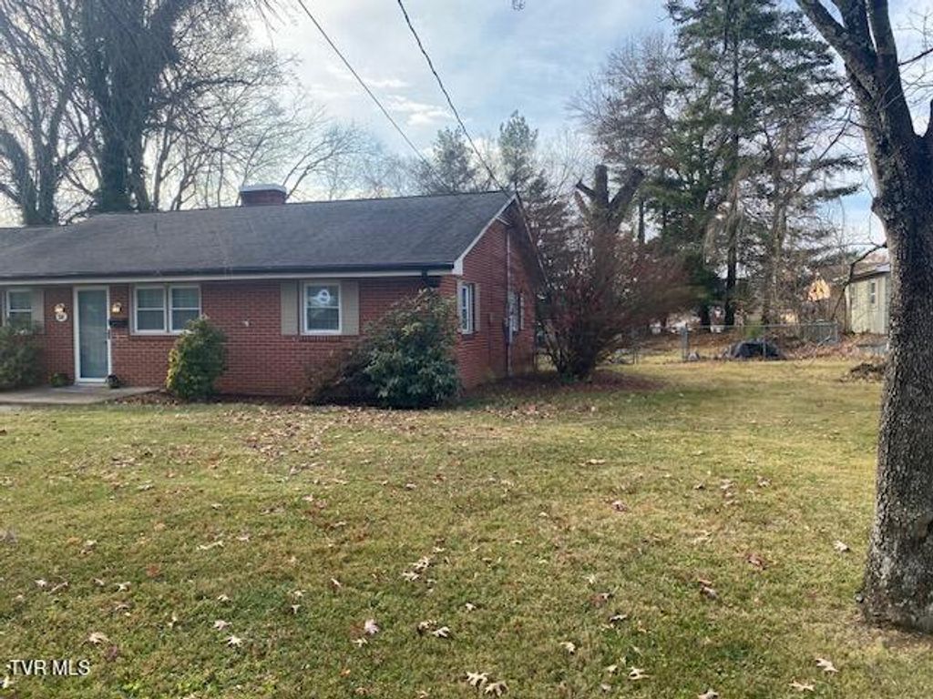 Photo of 2107 Valley Lane Lane, Johnson City, TN 37604 (MLS # 9988658)