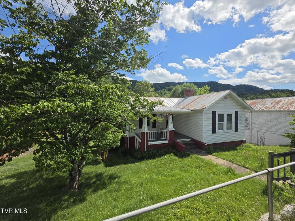 Photo of 1043 Jackson Street, Gate City, VA 24251 (MLS # 9998650)