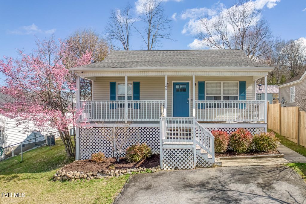 Photo of 105 Saint James Place, Bristol, TN 37620 (MLS # 9992492)