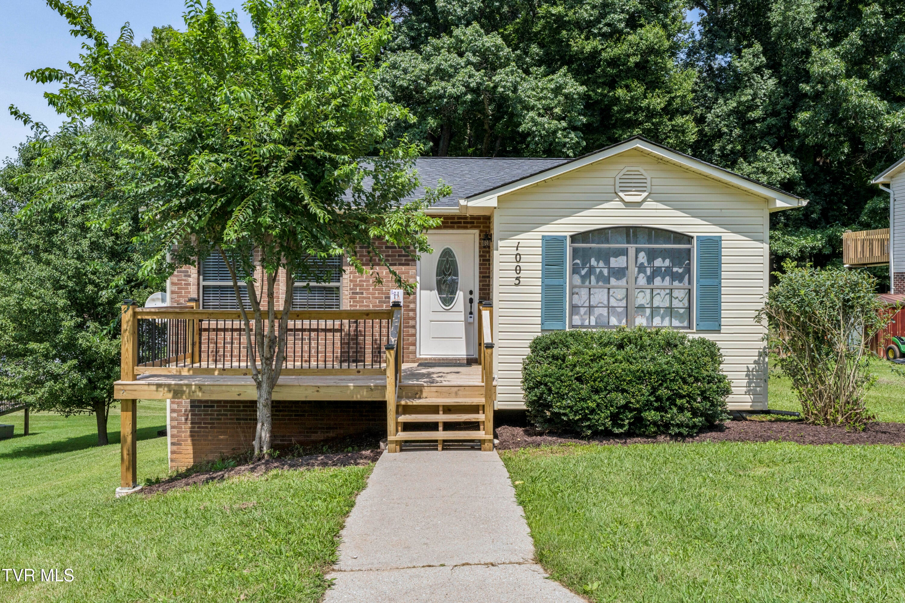Photo 1 of 61 — 1005 Phillip Drew Drive, Johnson City, TN 37604