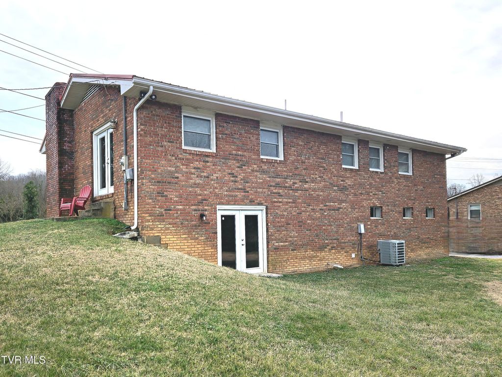 Photo of 290 Pond Springs Road, Kingsport, TN 37664 (MLS # 9990159)