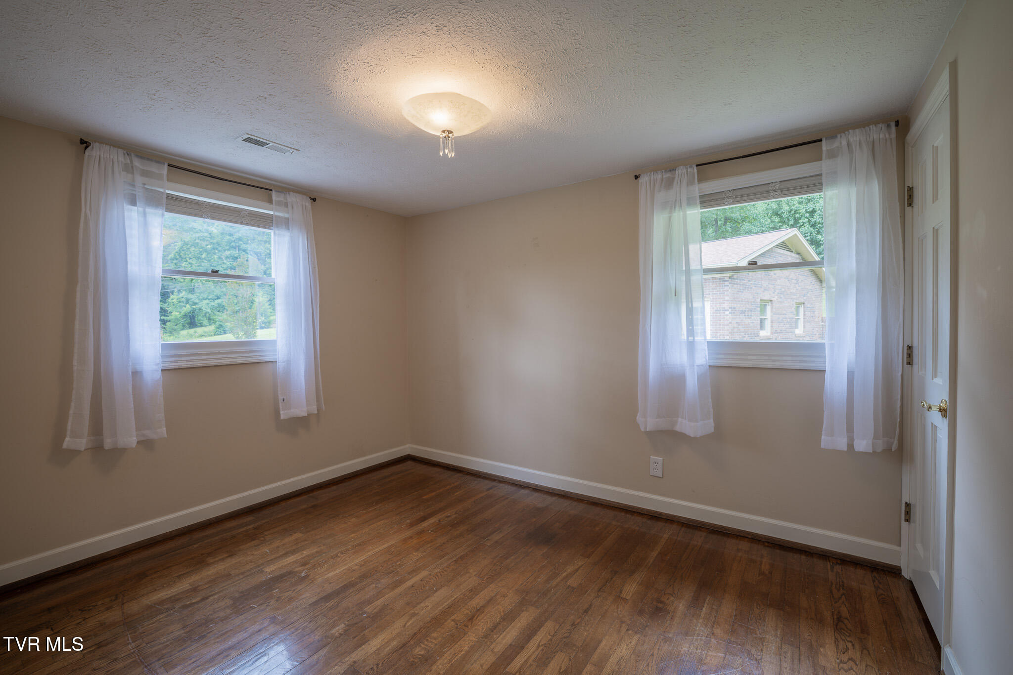 524 Cherokee Drive, Mount Carmel, Tennessee image 6