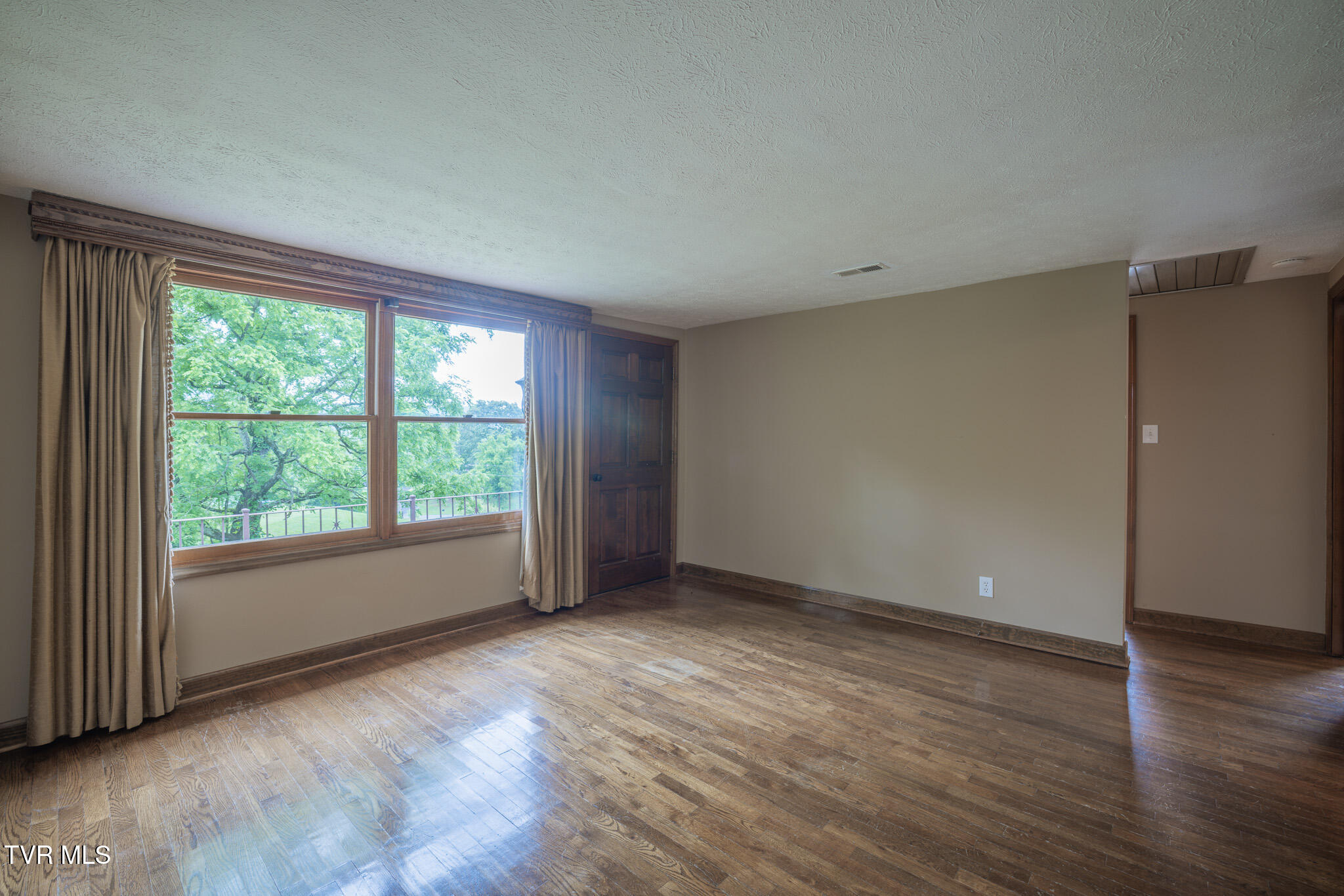 524 Cherokee Drive, Mount Carmel, Tennessee image 3