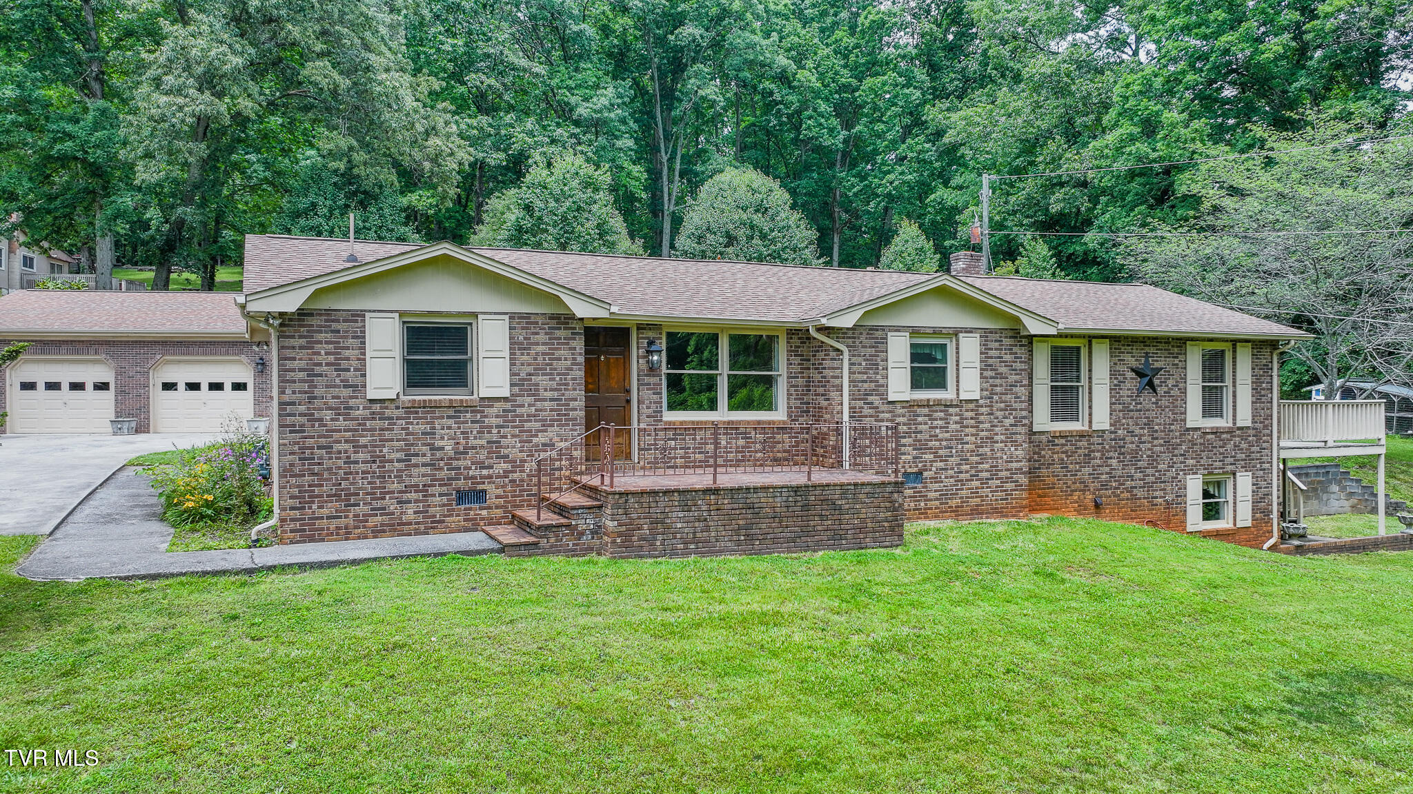 524 Cherokee Drive, Mount Carmel, Tennessee image 1