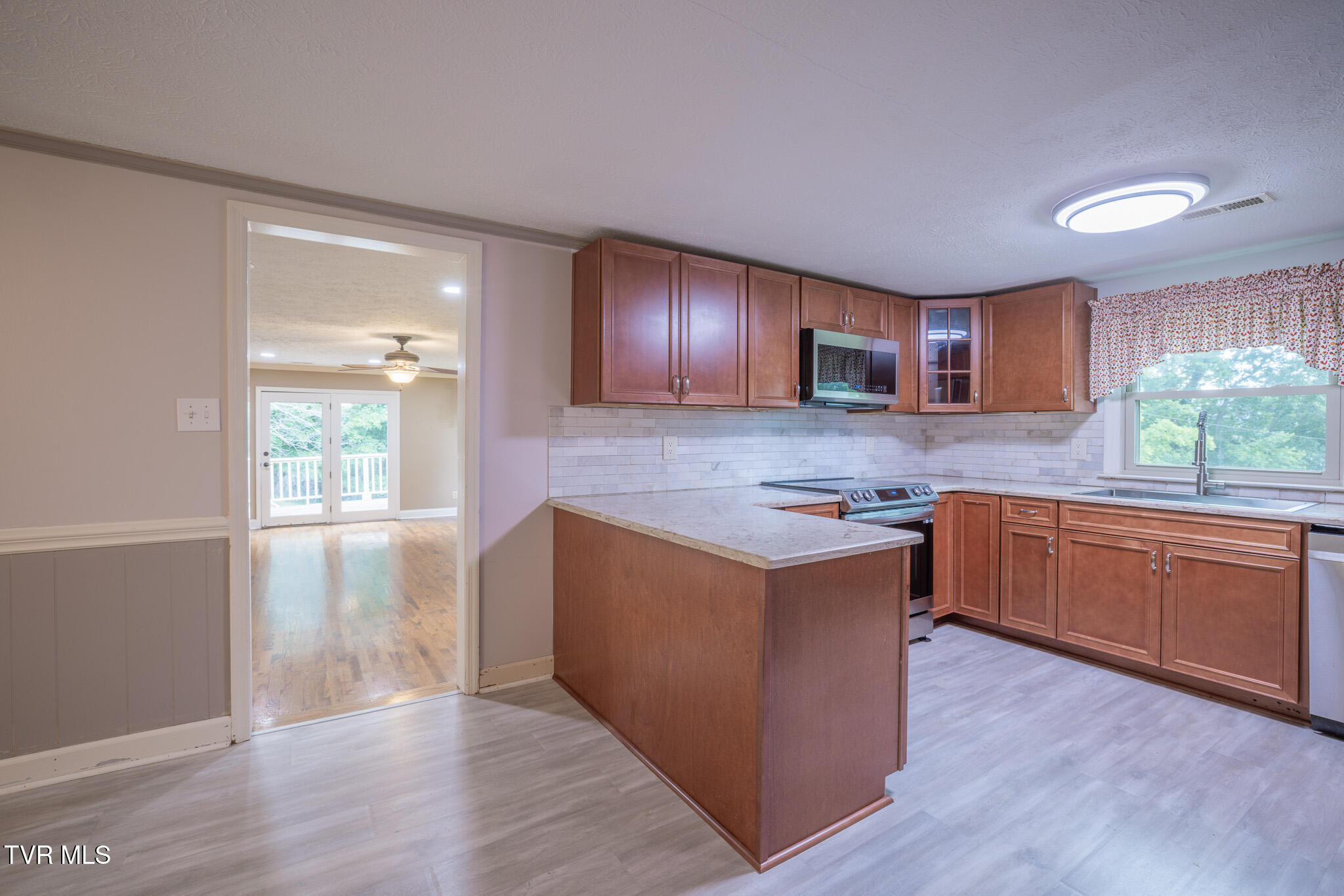 524 Cherokee Drive, Mount Carmel, Tennessee image 13