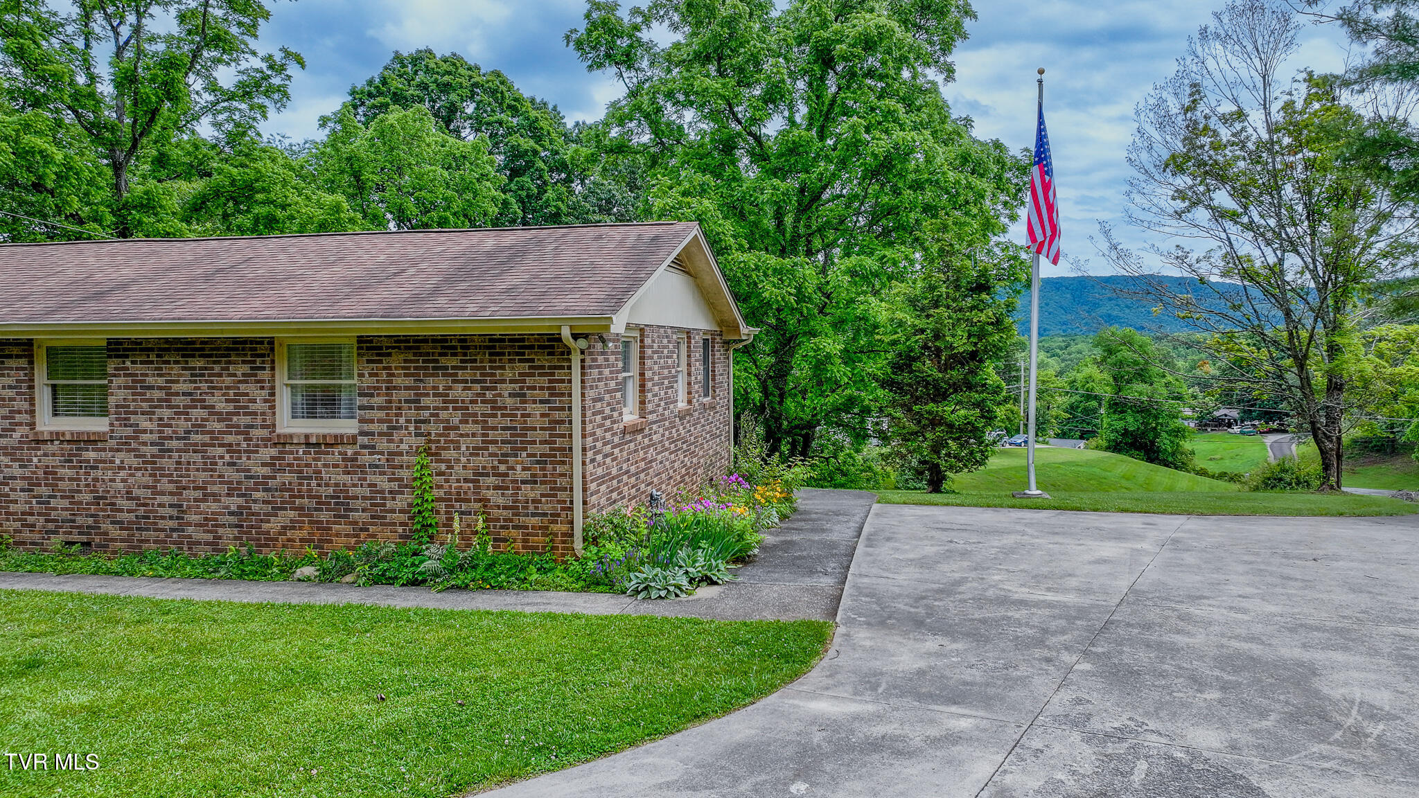 524 Cherokee Drive, Mount Carmel, Tennessee image 40