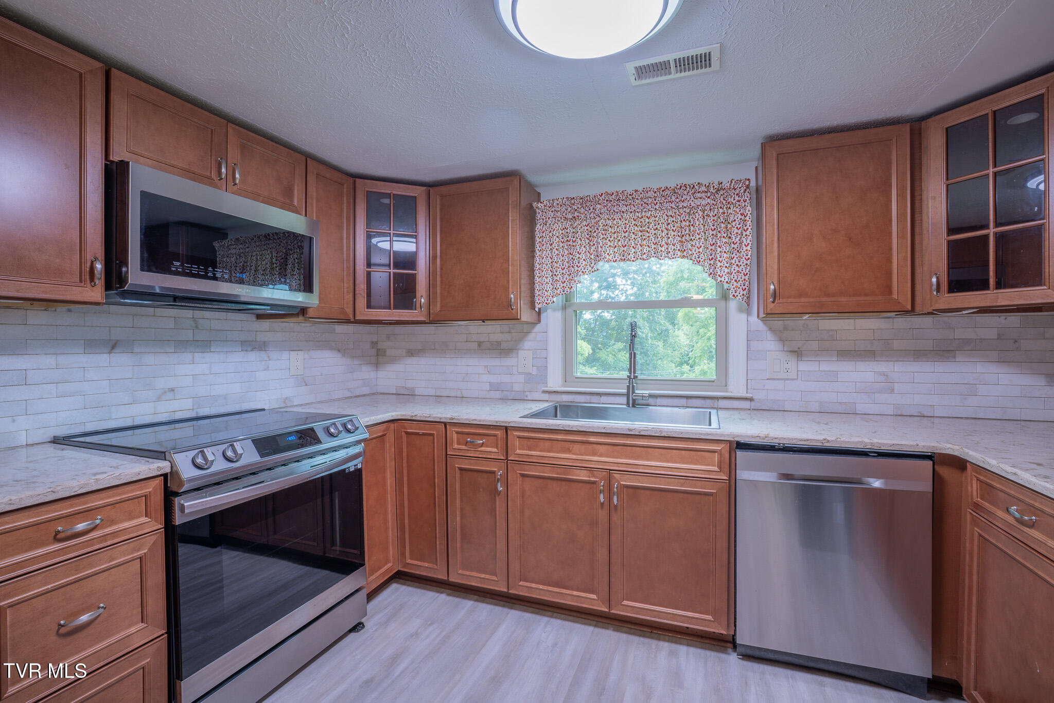 524 Cherokee Drive, Mount Carmel, Tennessee image 17