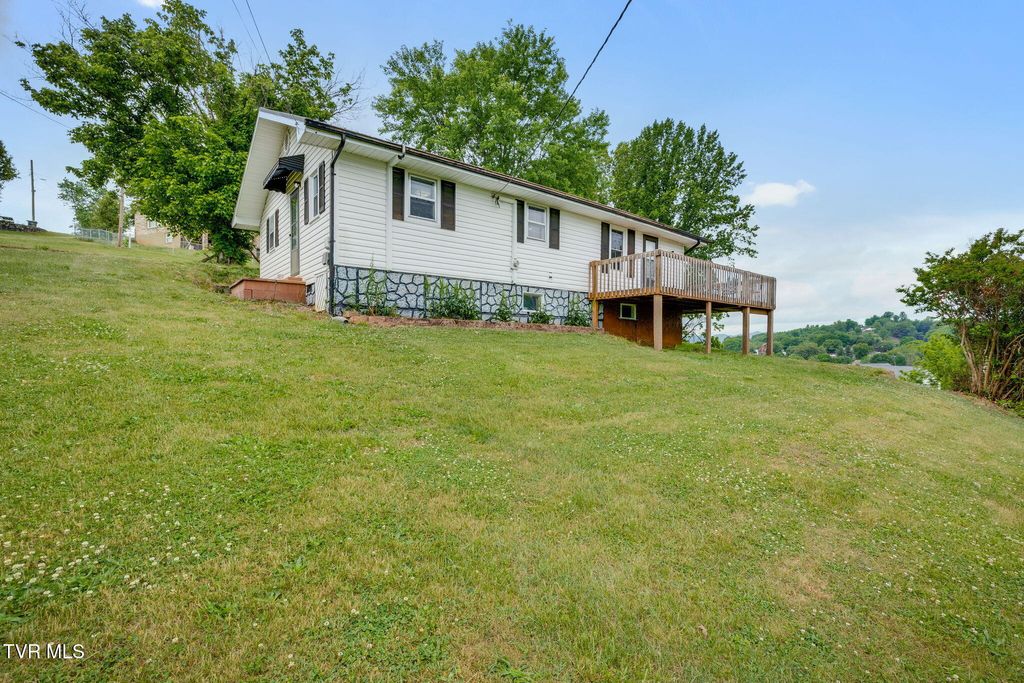 Photo of 930 Tip Top Avenue, Kingsport, TN 37665 (MLS # 9994761)