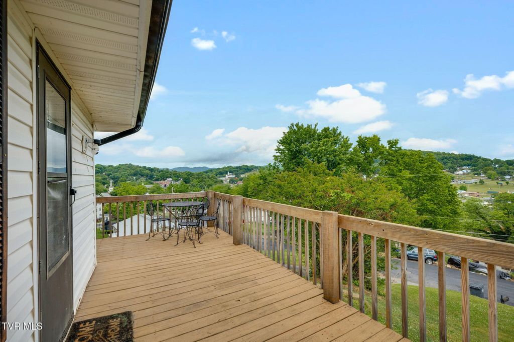 Photo of 930 Tip Top Avenue, Kingsport, TN 37665 (MLS # 9994761)