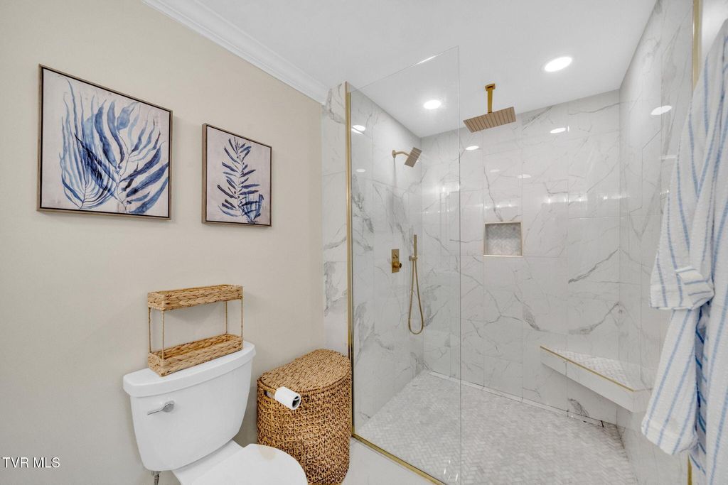 Photo of 1620 Fairway Drive Drive, Johnson City, TN 37601 (MLS # 9991630)