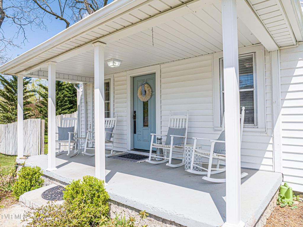 Photo of 313 Tanner Street, Abingdon, VA 24210 (MLS # 9978970)
