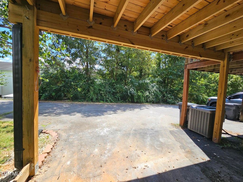 Photo of 20 Tulip Grove Circle #Apt 1, Bristol, TN 37620 (MLS # 10000737)