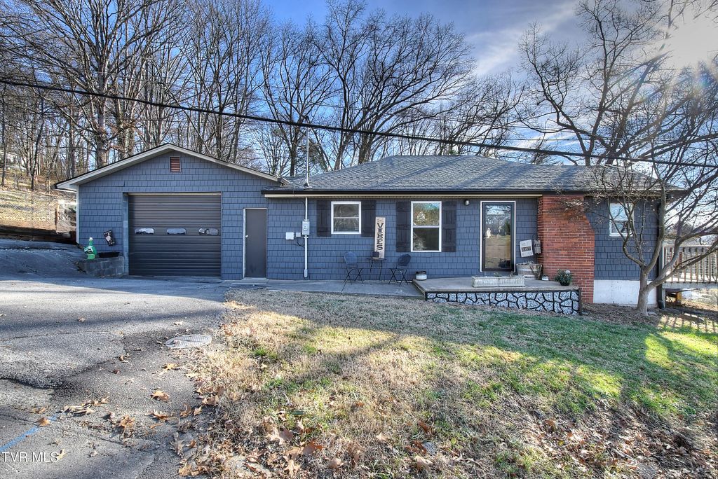 Photo of 413 Northcott Drive, Kingsport, TN 37660 (MLS # 9989989)