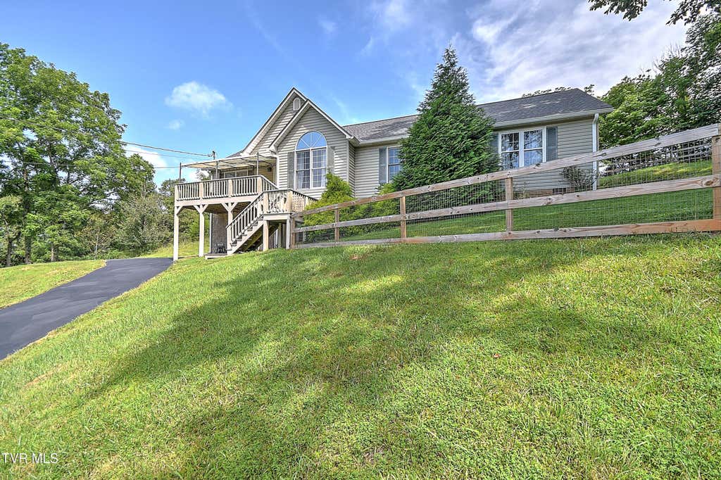 Photo of 113 Nave Hollow Loop, Elizabethton, TN 37643 (MLS # 9999814)