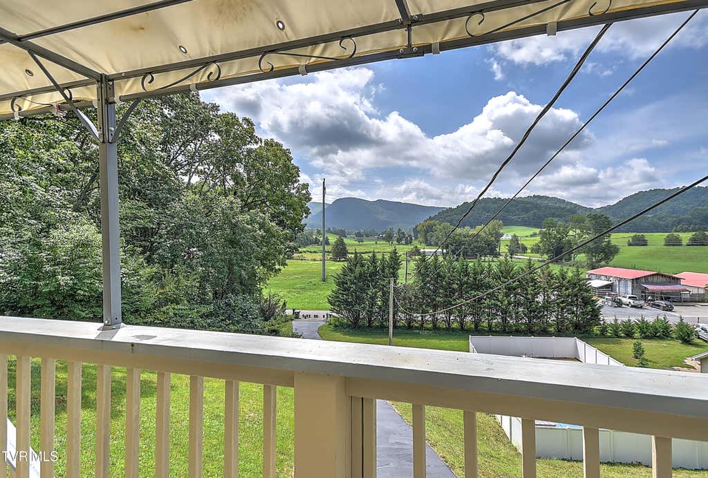 Photo of 113 Nave Hollow Loop, Elizabethton, TN 37643 (MLS # 9999814)
