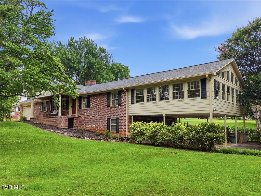 Photo of 404 Cowan Drive, Rogersville, TN 37857 (MLS # 9997470)