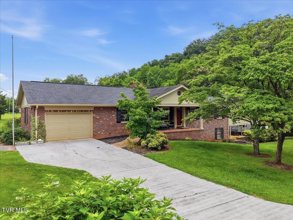 Photo of 404 Cowan Drive, Rogersville, TN 37857 (MLS # 9997470)