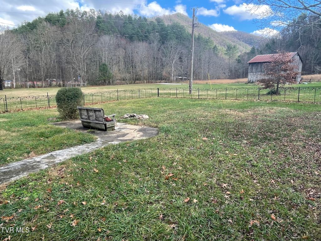 Photo of 107 Taylor Drive, Erwin, TN 37650 (MLS # 9988631)