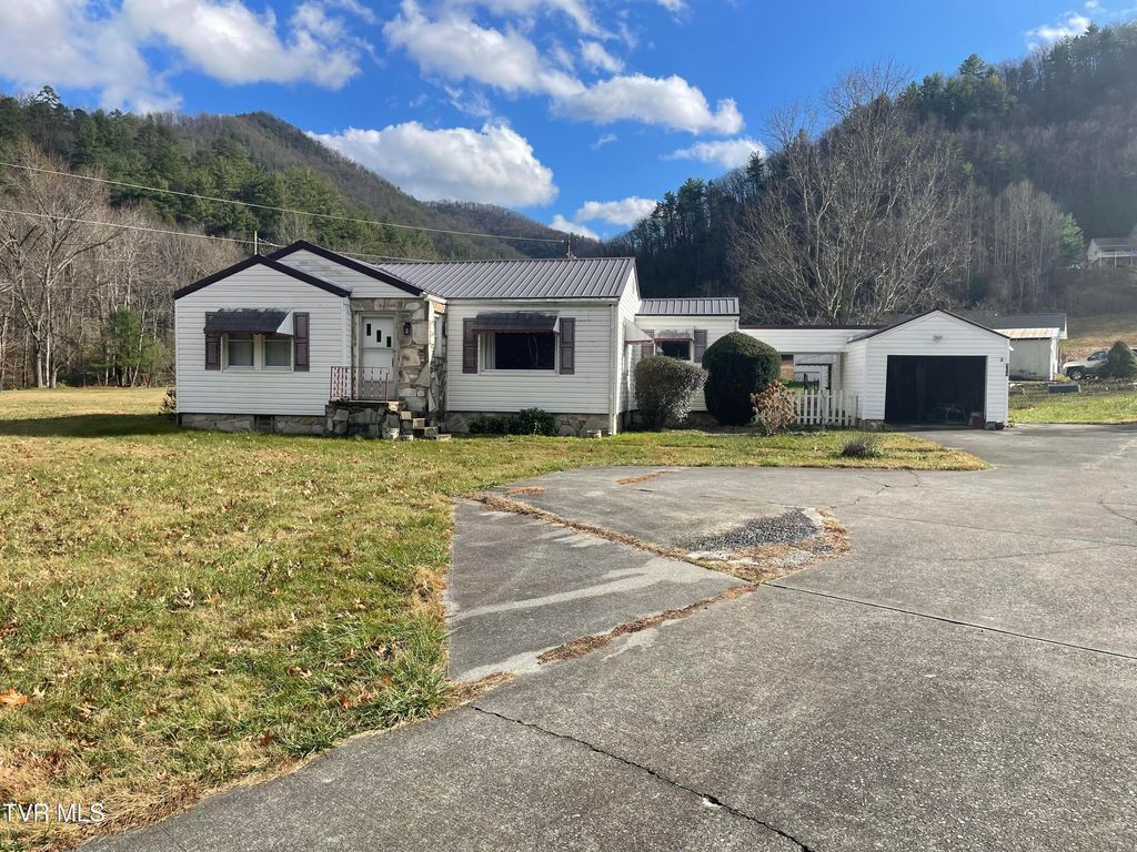 Photo of 107 Taylor Drive, Erwin, TN 37650 (MLS # 9988631)