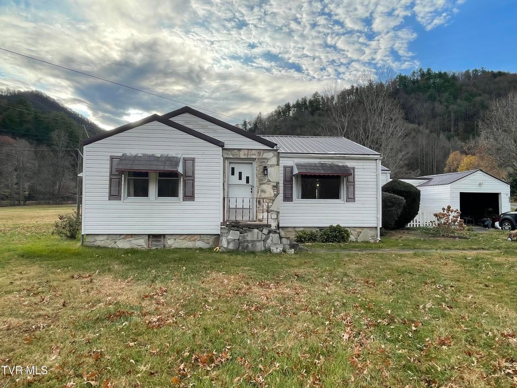 Photo of 107 Taylor Drive, Erwin, TN 37650 (MLS # 9988631)