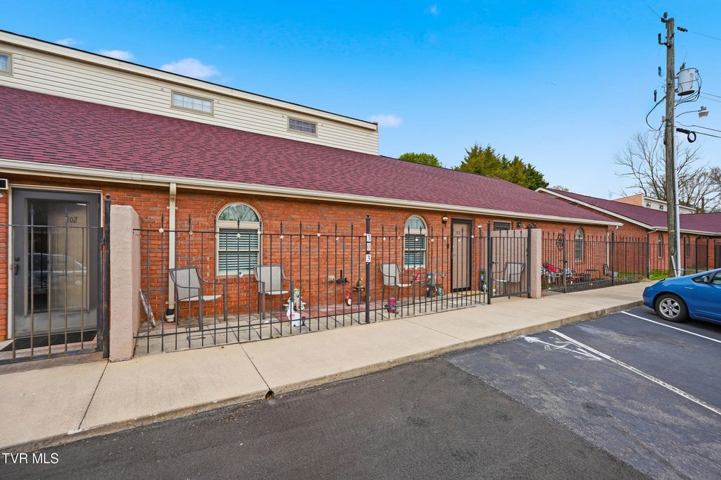 Photo of 303 Phoenix Court #303, Kingsport, TN 37663 (MLS # 9993230)