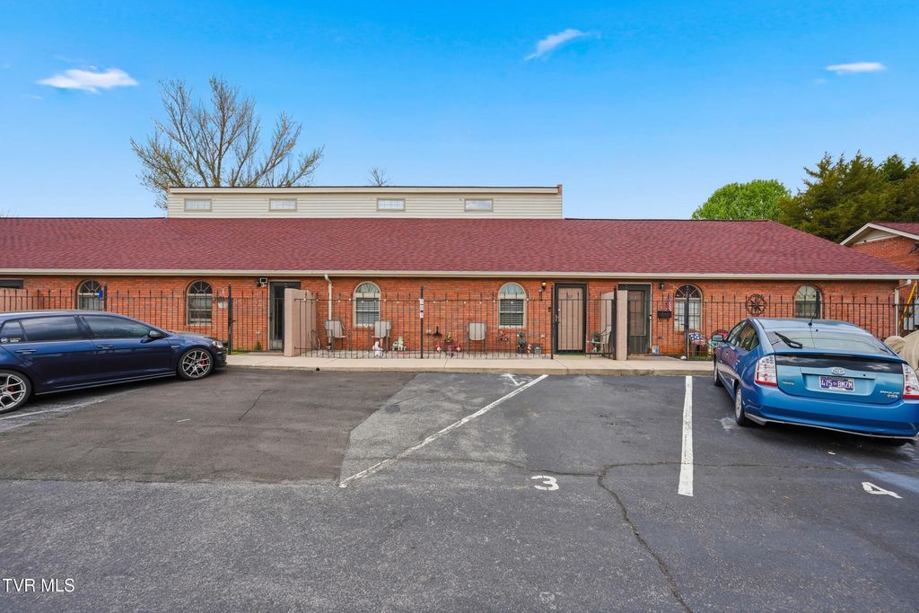 Photo of 303 Phoenix Court #303, Kingsport, TN 37663 (MLS # 9993230)