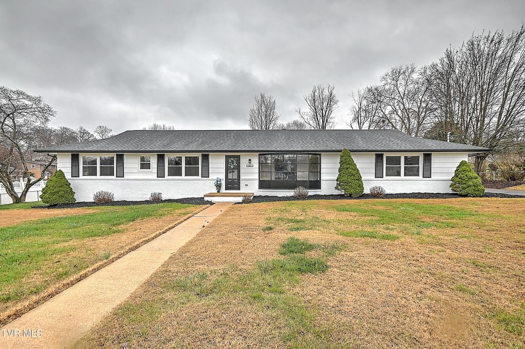 Photo of 405 Meadow Lane, Kingsport, TN 37663 (MLS # 9989116)