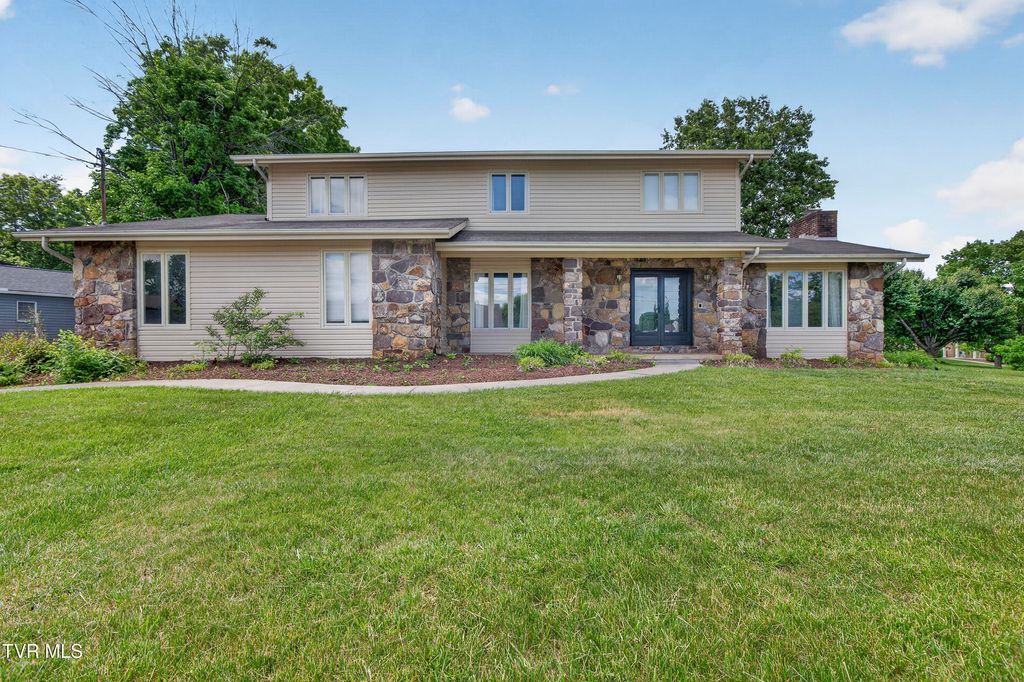 Photo of 102 Sandpiper Circle, Kingsport, TN 37663 (MLS # 9995220)