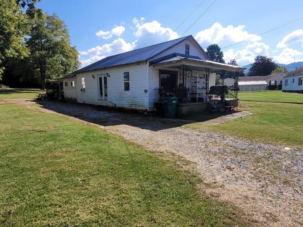 Photo of 11101120 Elm Avenue, Erwin, TN 37650 (MLS # 9957601)