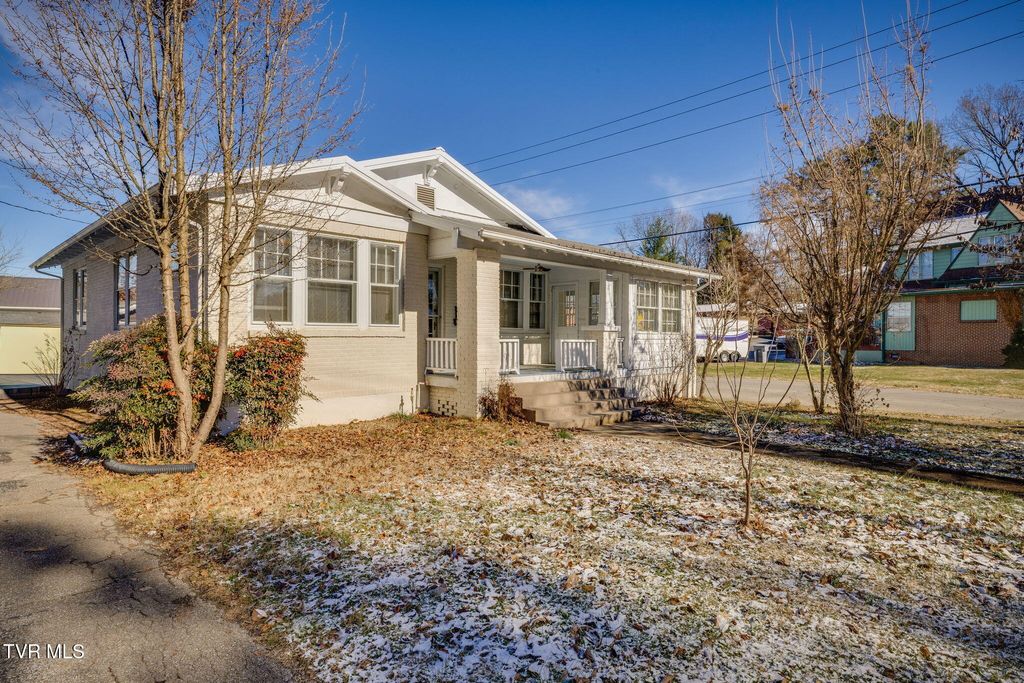 Photo of 631 Taylor Street, Bristol, TN 37620 (MLS # 9989301)