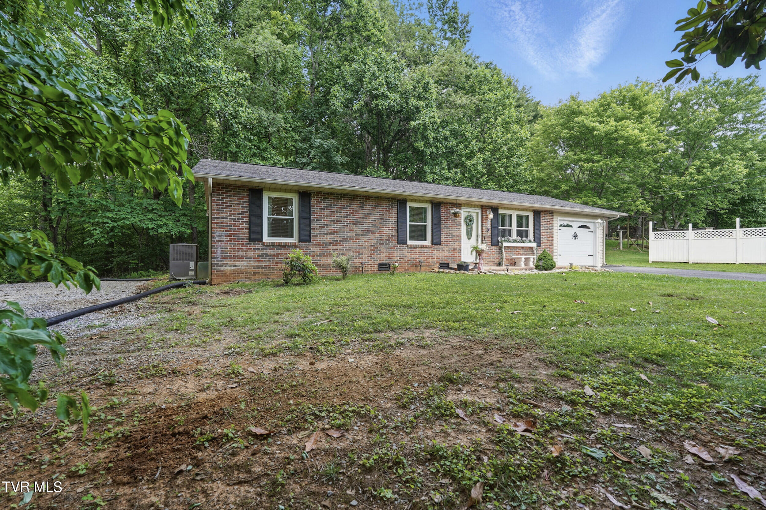 114 Hall Rd Rd, Jonesborough, Tennessee image 3