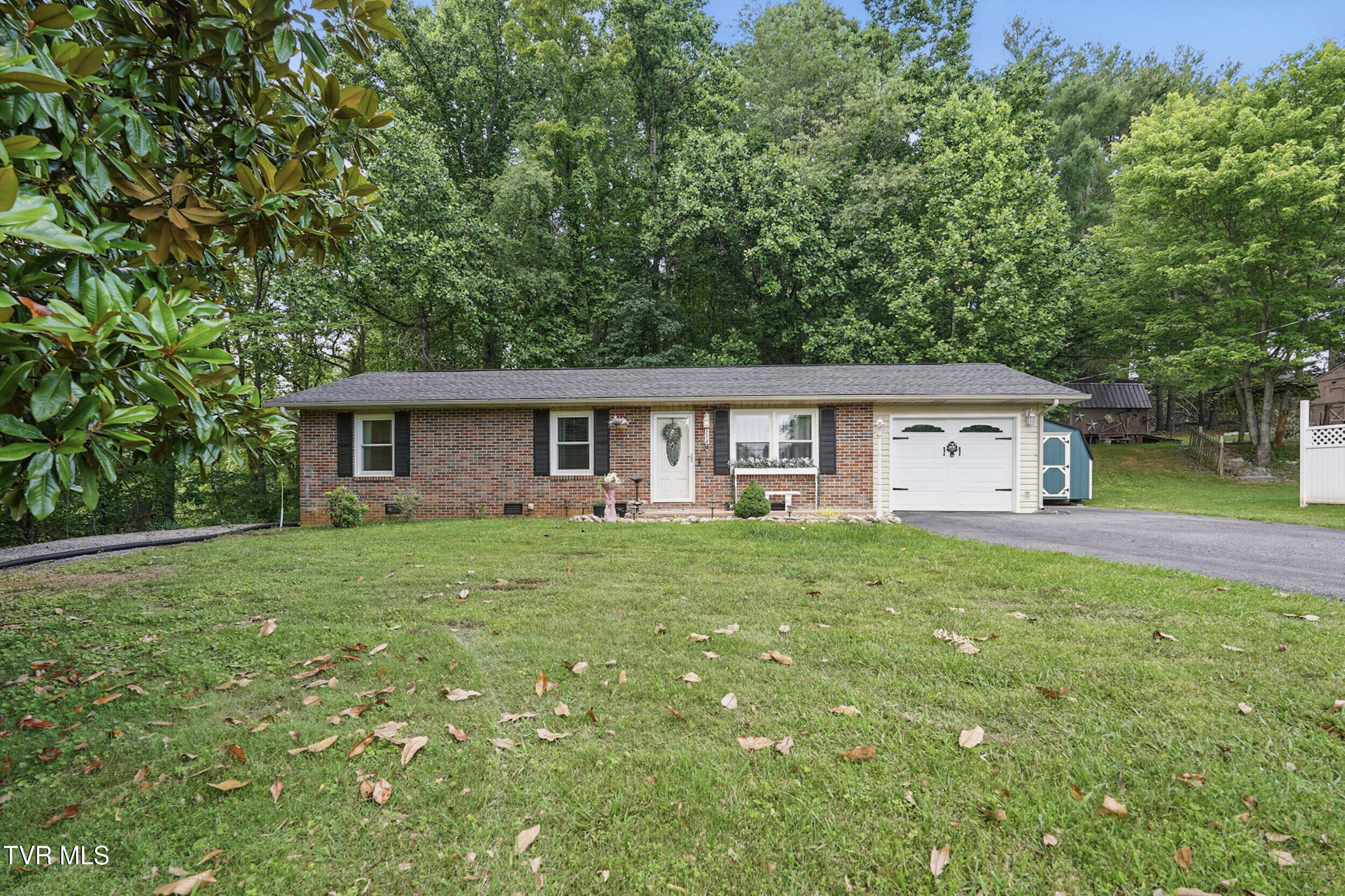 114 Hall Rd Rd, Jonesborough, Tennessee image 1