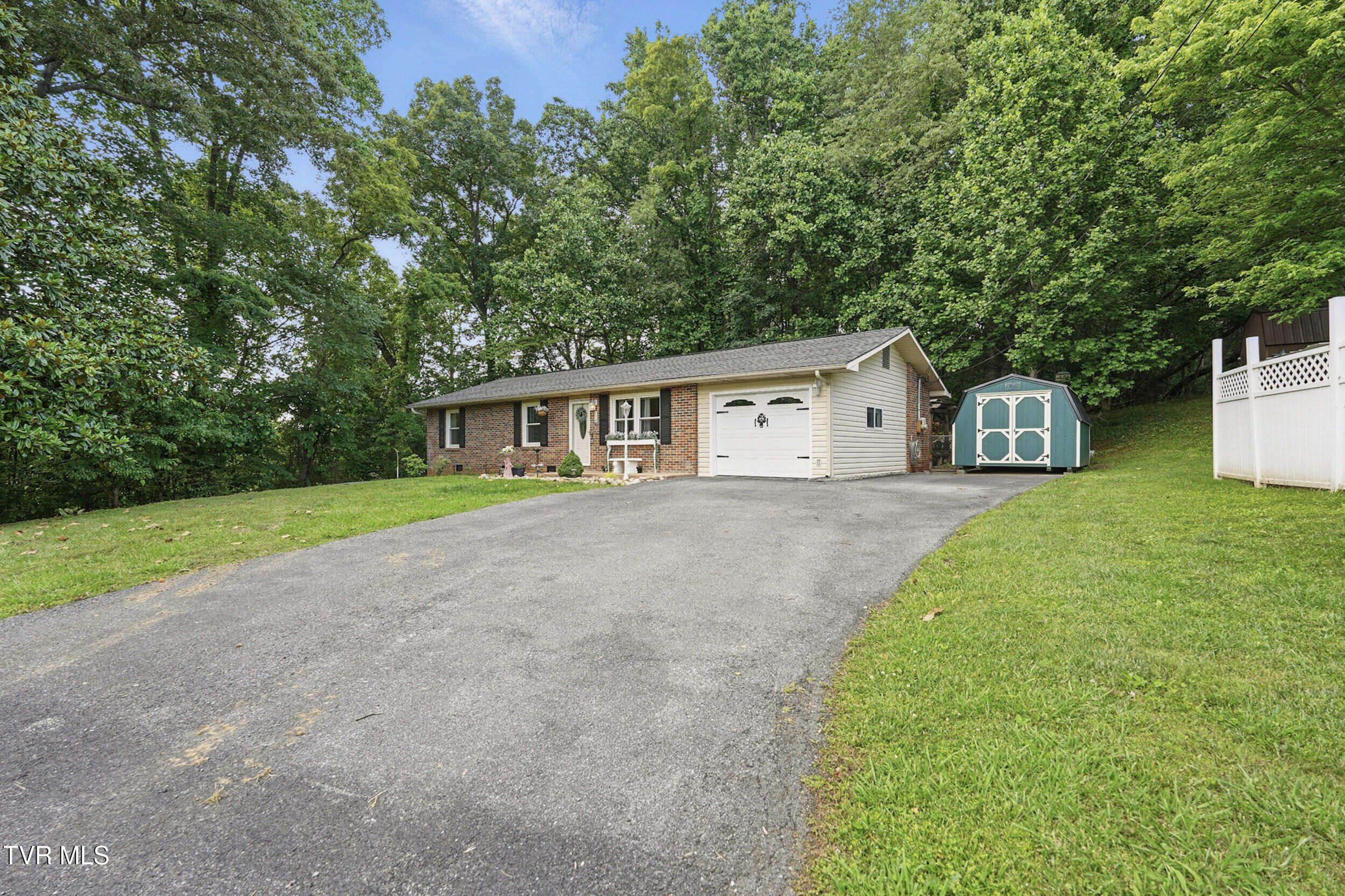 114 Hall Rd Rd, Jonesborough, Tennessee image 2