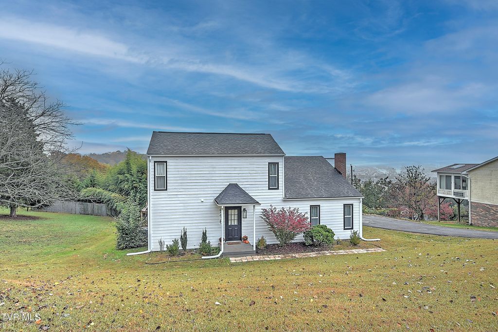 Photo of 916 Starling Drive, Kingsport, TN 37660 (MLS # 9988081)