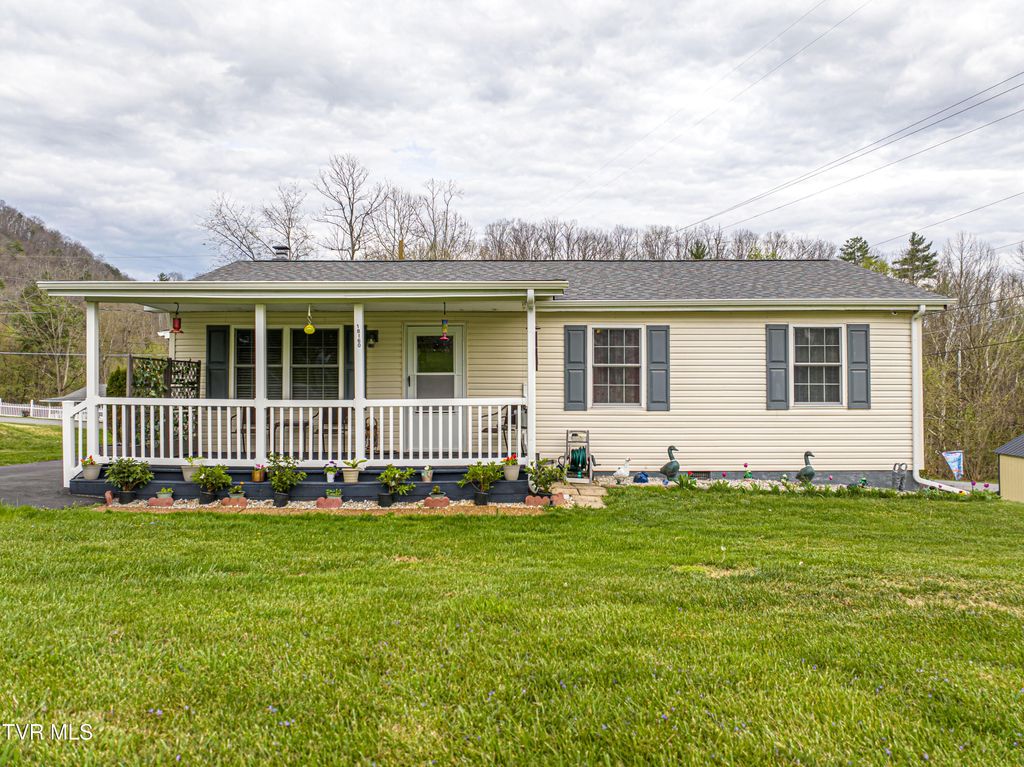 Photo of 18160 Ridgeview Drive, Abingdon, VA 24211 (MLS # 9993373)