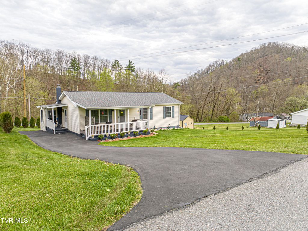 Photo of 18160 Ridgeview Drive, Abingdon, VA 24211 (MLS # 9993373)