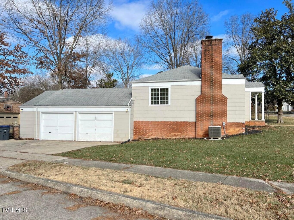 Photo of 1613 Belmeade Drive, Kingsport, TN 37664 (MLS # 10001440)
