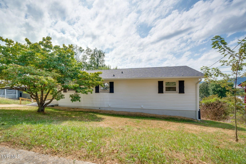 Photo of 546 Bays View Court, Kingsport, TN 37660 (MLS # 10000667)