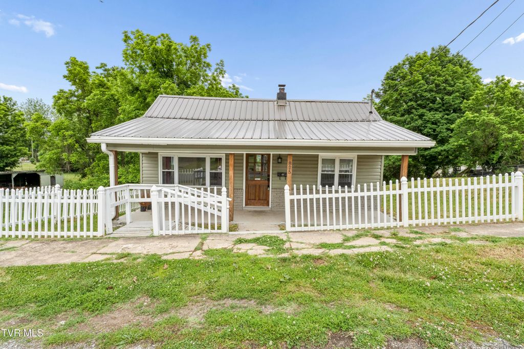 Photo of 825 5th Street, Bristol, TN 37620 (MLS # 9995957)