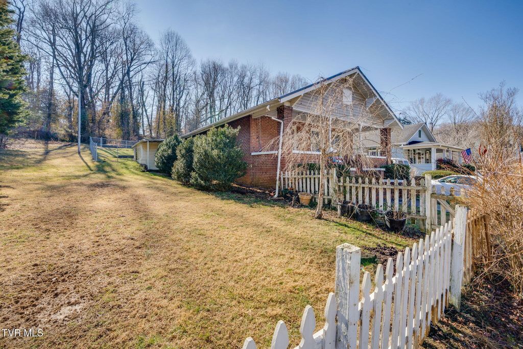Photo of 605 Franklin Street, Johnson City, TN 37604 (MLS # 9991328)